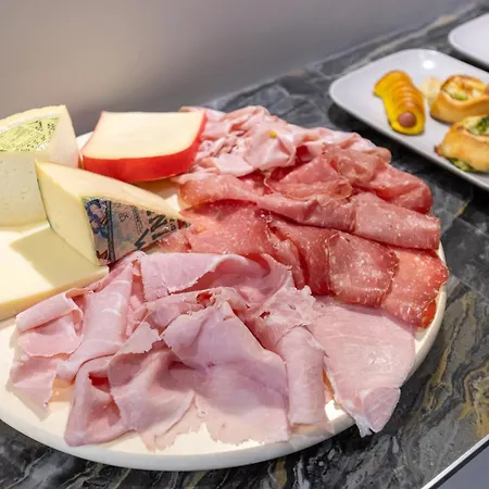 Pensionat Four Pantheon 4*