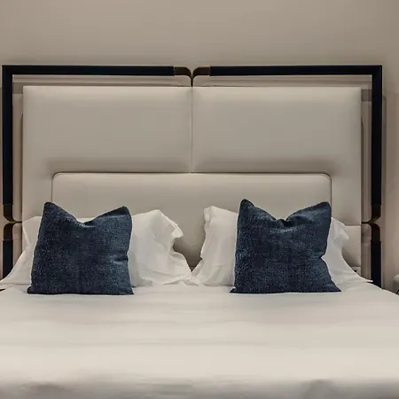 Pensionat Four Pantheon 4*