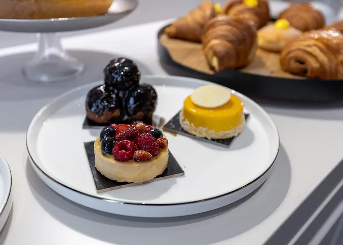 Four Pantheon בית הארחה