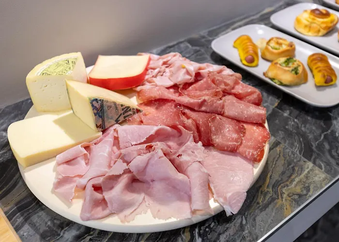 招待所 Four Pantheon 4*